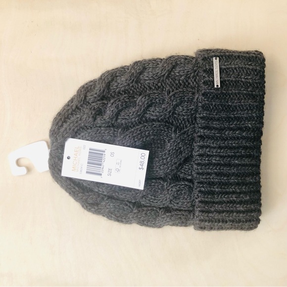 MICHAEL KORS Women's Cuffed Beanie with Michael Kors Emblem - Picture 9 of 9